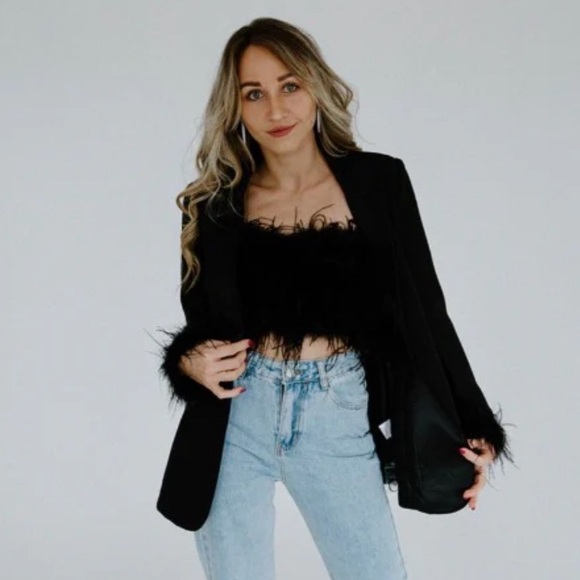 AMAZING MAE Black Feather Cuff Blazer - Picture 3 of 9